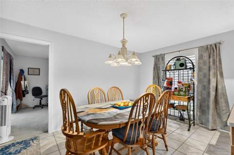 7283 Eleanor Circle, Sarasota FL - photo 9 of 46
