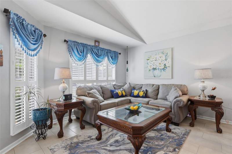 3 bedroom Single Family Residence at 12402 Tree Pointe Court, South Pointe Ph 5, Riverview — photo 4