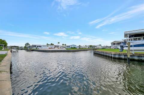 162 S Saint Thomas Circle, Apollo Beach FL - photo 7 of 26