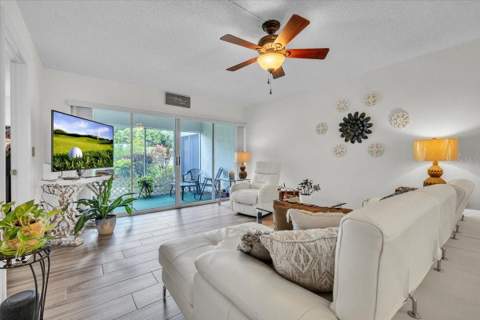 5209 Wedgewood Lane #17, Sarasota FL - photo 7 of 39