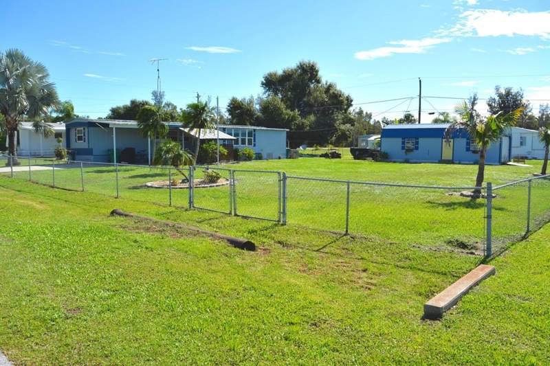 2 bedroom Manufactured Home at 15266 Circle Drive, Tamiami Mobile Village, Punta Gorda — photo 4