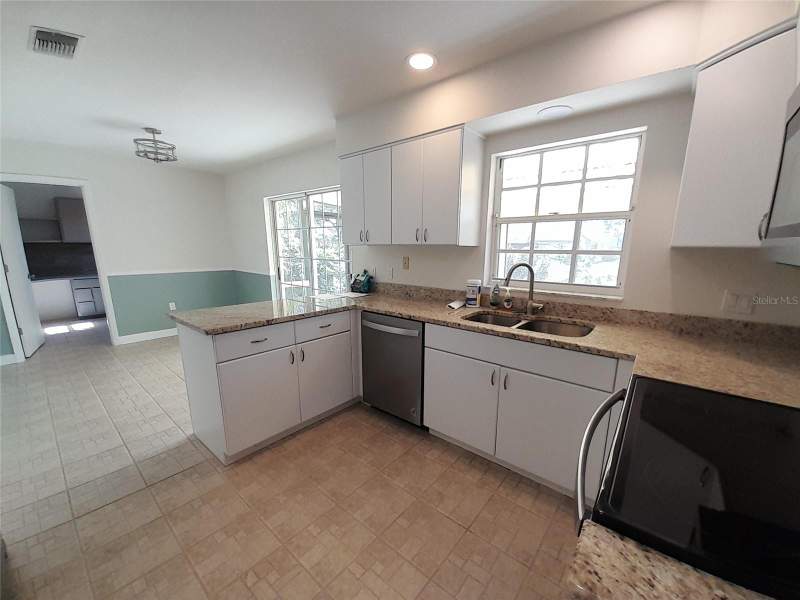 2 bedroom Townhouse at 3520 57th Avenue Circle, Lakebridge South Ph A & B, Bradenton — photo 3