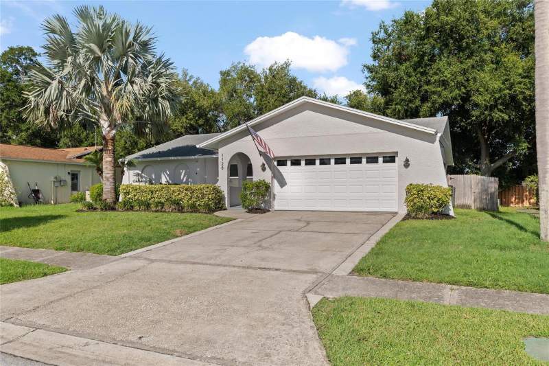 3 bedroom Single Family Residence at 1128 Forbes Trace, Gulfview Ridge, Tarpon Springs — photo 2
