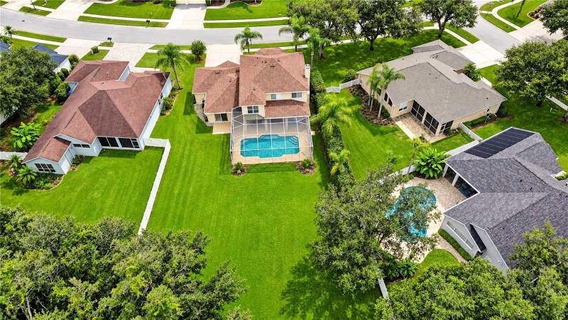 4 bedroom Single Family Residence at 5104 Whispering Leaf Trail, Twin Lakes Parcels D1 D3 & E, Valrico — photo 2