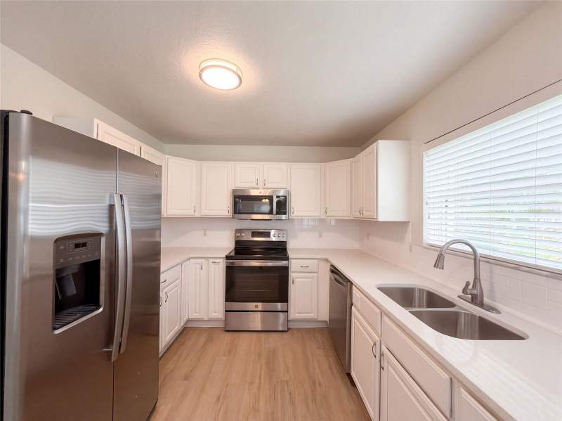 4 bedroom Single Family Residence at 1331 30th Avenue, Manasota Park, Bradenton — photo 2