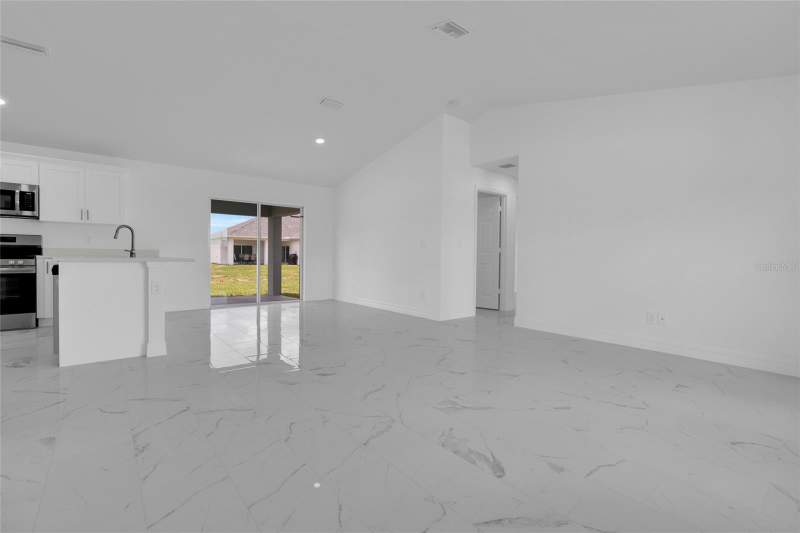 3 bedroom Single Family Residence at 1157 NW 7th Avenue, Cape Coral, Cape Coral — photo 4