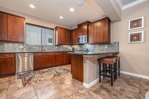 1594 Lincolnshire Drive, Deland FL - photo 12 of 47