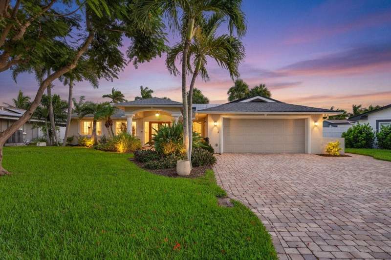 3 bedroom Single Family Residence at 8009 13th Avenue, South Cswy Isle Yacht Club 4th Add, St Petersburg — photo 2