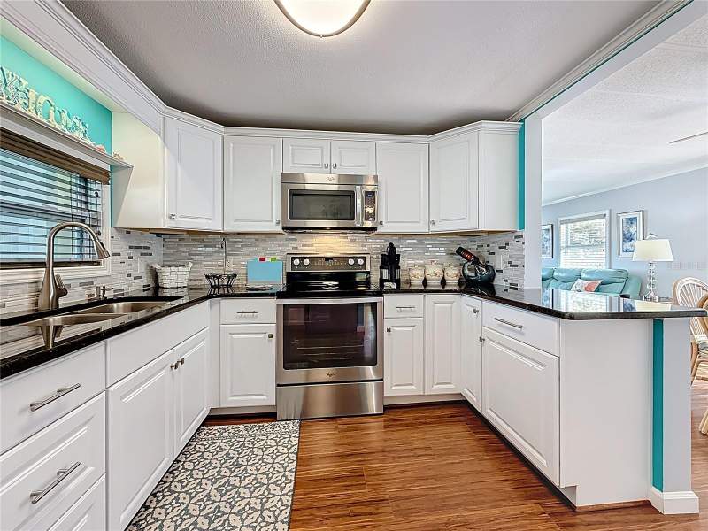 2 bedroom Mobile Home at 7880 54th Avenue #54, Club Chalet Unrec Mhp, St Petersburg — photo 4