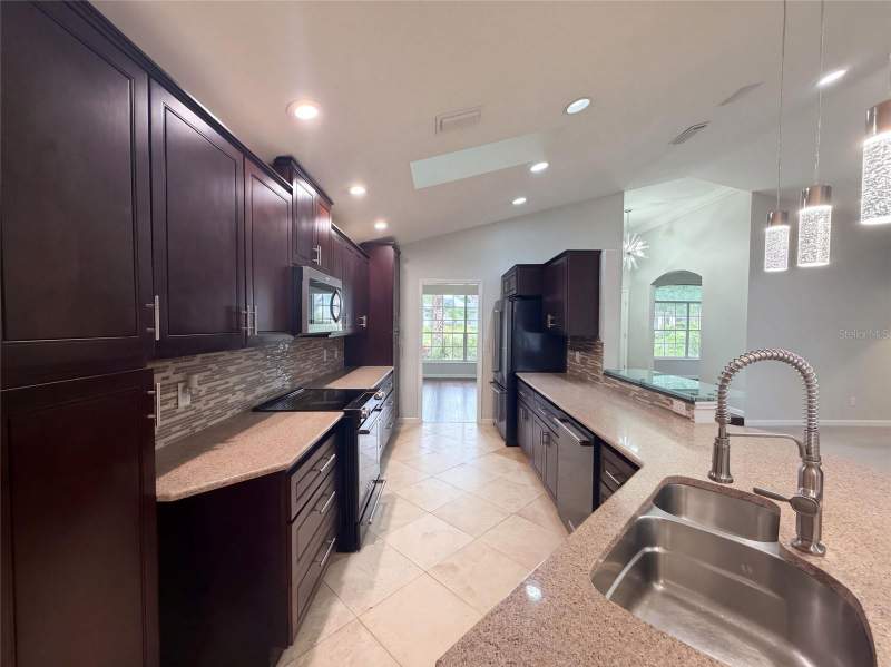 5 bedroom Single Family Residence at 455 Longmeadow Lane, Sabal Point Sabal View At, Longwood — photo 2
