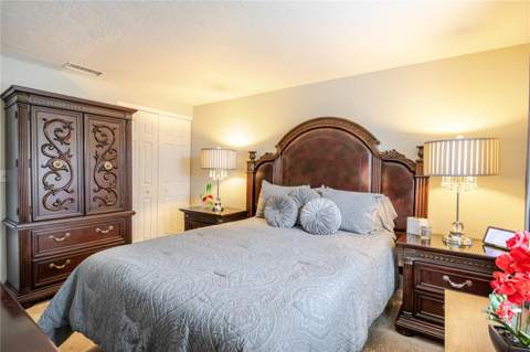 10118 Hunters Point Court, Tampa FL - photo 18 of 38
