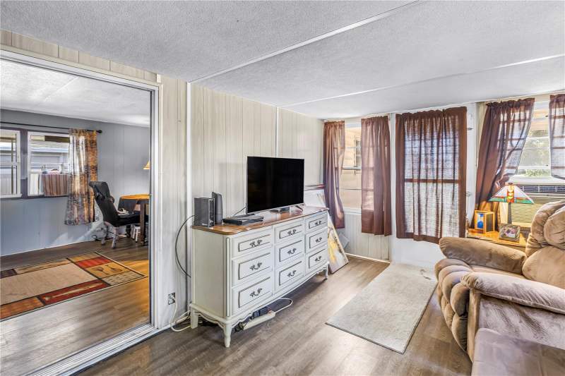 2 bedroom Mobile Home at 2439 SANTIAGO DRIVE, BUENA VISTA MANOR, HOLIDAY — photo 5