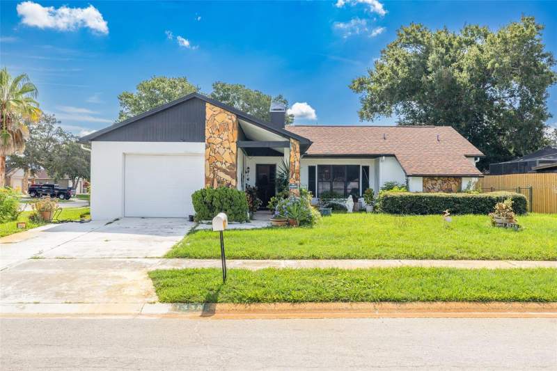 1338 GREENLEA DRIVE home for sale in Holiday Lakes West
