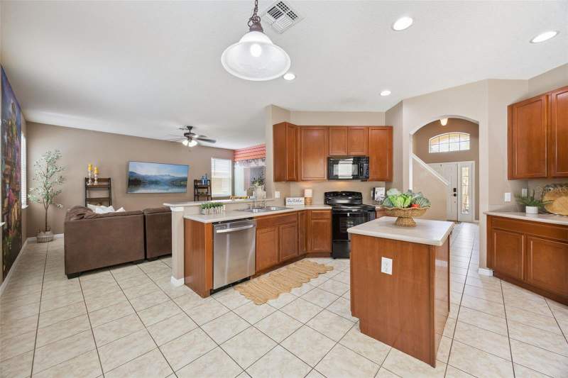 5 bedroom Single Family Residence at 4460 Nirvana Parkway, Veranda Palms Ph 1B, Kissimmee — photo 3
