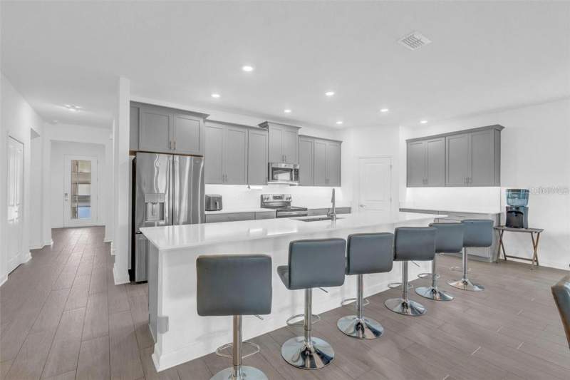 5 bedroom Single Family Residence at 11941 Language Way, Storey Park Ph 3, Orlando — photo 4