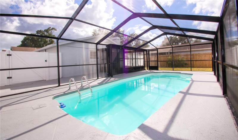 3 bedroom Single Family Residence at 9409 Lonsdale Court, Timberlane Sub Unit 8A, Tampa — photo 3