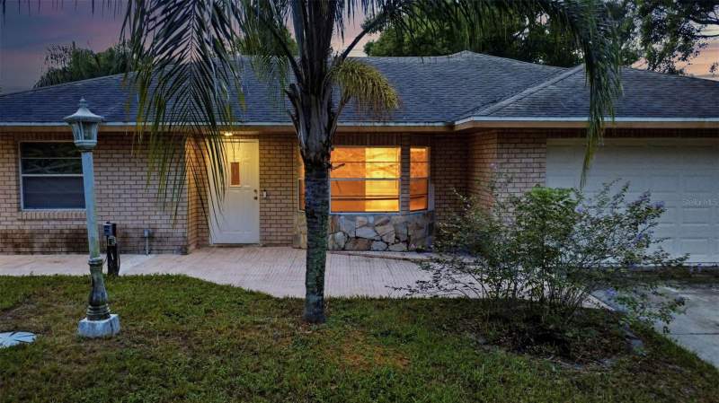 3 bedroom Single Family Residence at 1098 E De Carlo Drive, Deltona Lakes Unit 27, Deltona — photo 4