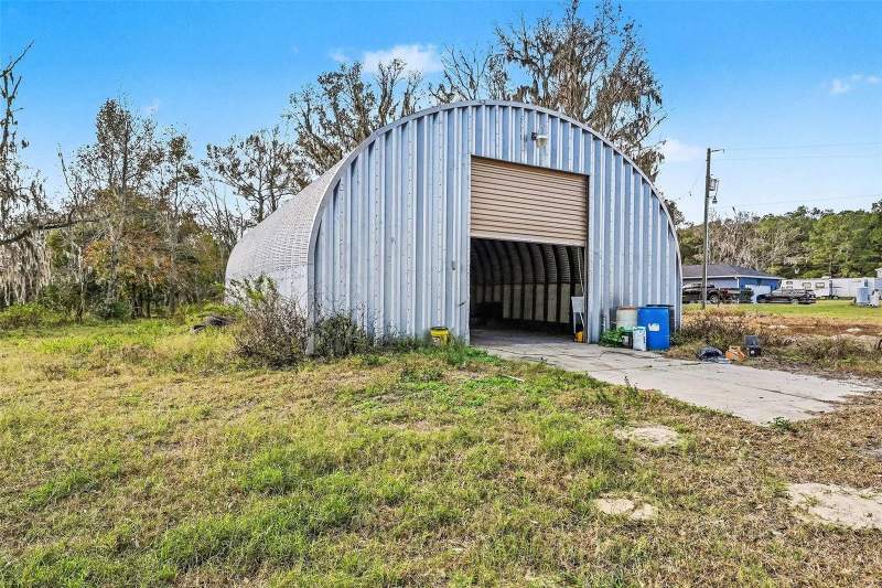 4 bedroom Single Family Residence at 27178 Hickory Hill Road, W1/2 Of W1/2 Of Ne1/4 Of Ne1/4 Or 425 Pg 435, Brooksville — photo 2