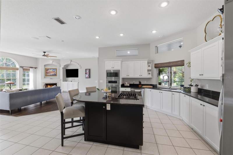 5 bedroom Single Family Residence at 12012 Brewster Drive, Westchase Sec 203, Tampa — photo 3