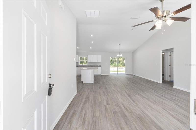 3 bedroom Single Family Residence at 202 Fisher Loop, Silver Spgs Shores Un 35, Ocklawaha — photo 4