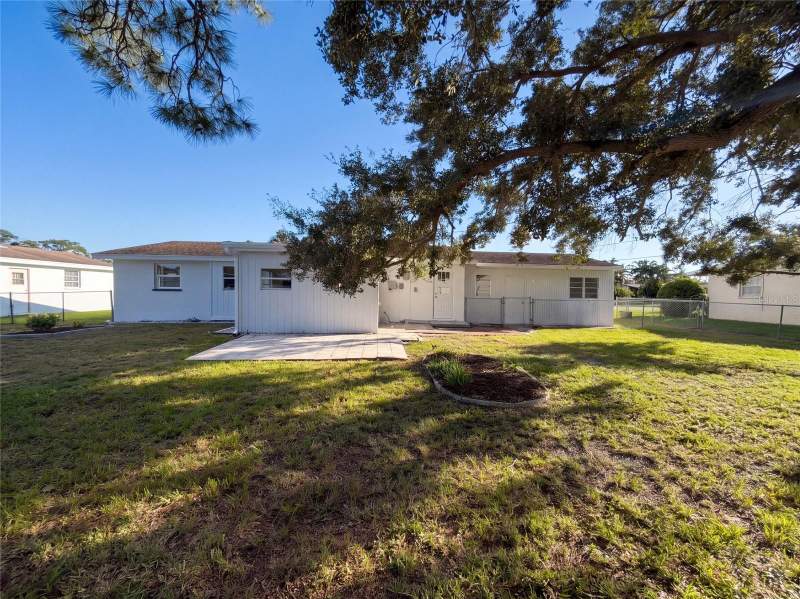 3 bedroom Single Family Residence at 117 66th Avenue, Country Club Acres, Bradenton — photo 5