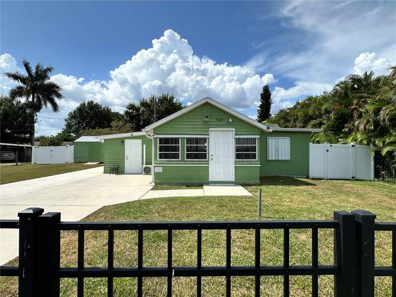 2 bedroom Single Family Residence at 1230 WOODLAWN AVENUE, PINECREST, PUNTA GORDA — photo 1