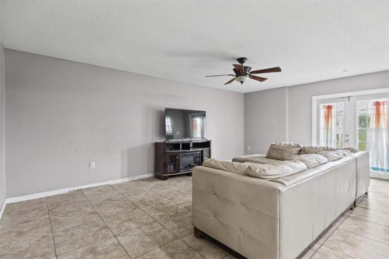 3 bedroom Single Family Residence at 3636 Dovetail Lane, Dove Hollow West 01, Lakeland — photo 2