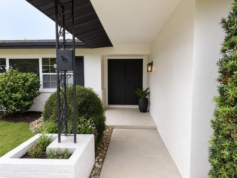 4 bedroom Single Family Residence at 810 Allamanda Drive, Harbor Bluffs Sec 3, Largo — photo 3