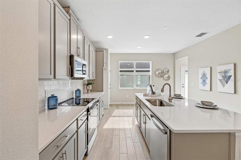 3 bedroom Townhouse at 1402 Mount Royal Drive, Center Lake On The Park, St Cloud — photo 4