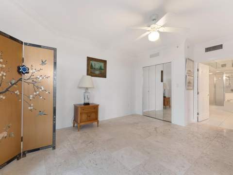5430 Eagles Point Circle #101, Sarasota FL - photo 22 of 59