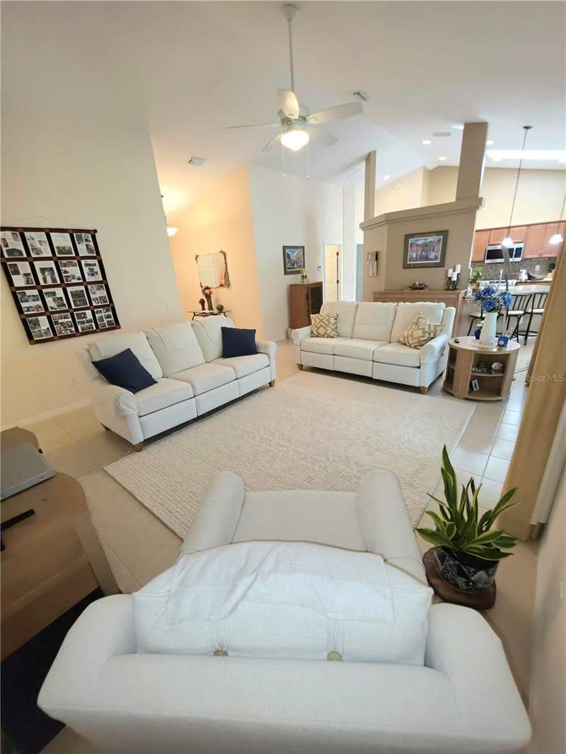 5 bedroom Single Family Residence at 3910 SW 103rd Street Road, Ocala Waterway Estate, Ocala — photo 2