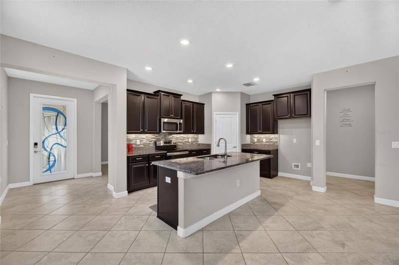 3 bedroom Single Family Residence at 16836 Whisper Elm Street, Forest Brooke Active Adult Ph, Wimauma — photo 2