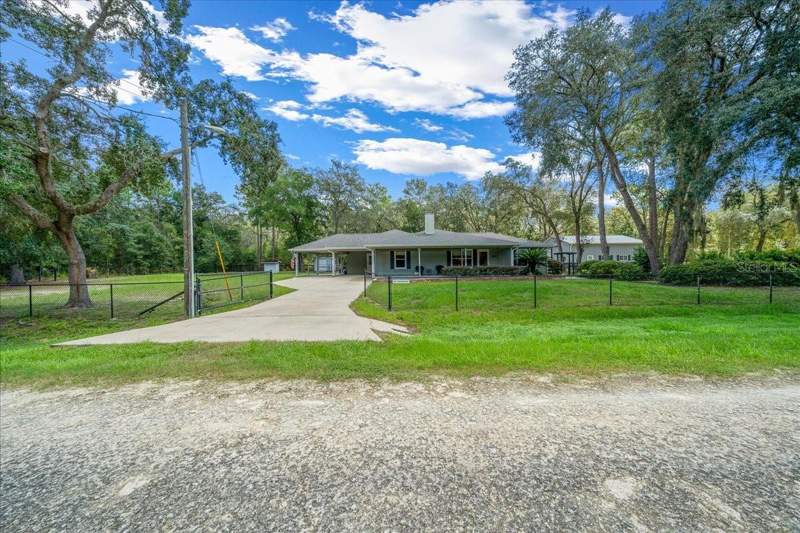 4 bedroom Single Family Residence at 8891 SW 135th Avenue, Rainbow Park 04, Dunnellon — photo 2