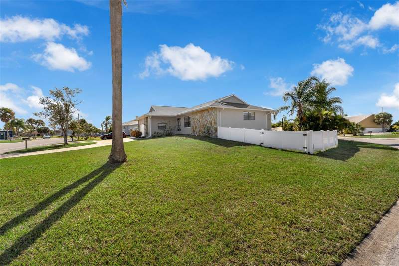 4 bedroom Single Family Residence at 3848 Topsail Trail, Flor A Mar, New Port Richey — photo 3