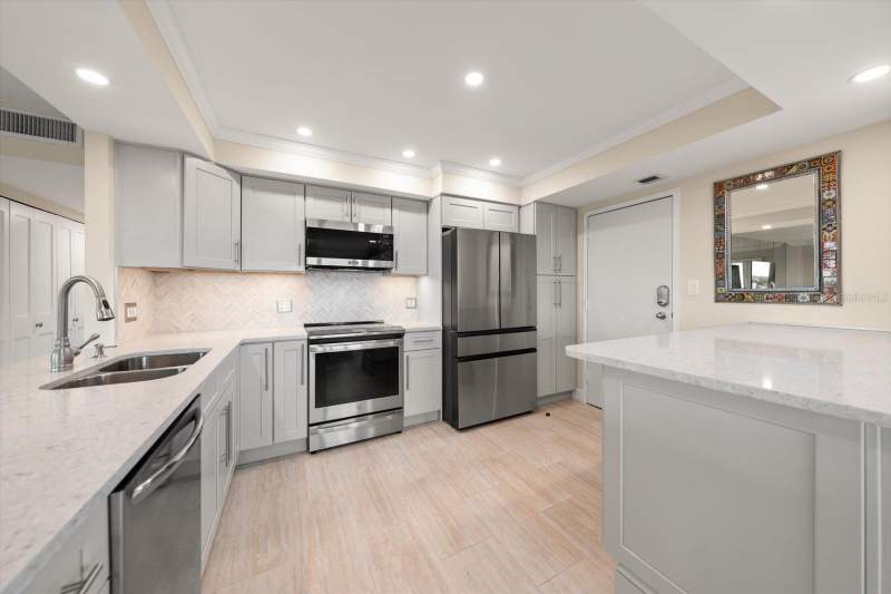 2 bedroom Condominium at 1621 Gulf Boulevard #607, Isle Of Sand Key 1 Condo, Clearwater Beach — photo 4