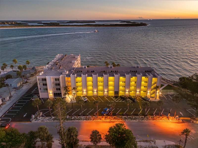 Point Pass-A-Grille Condo
