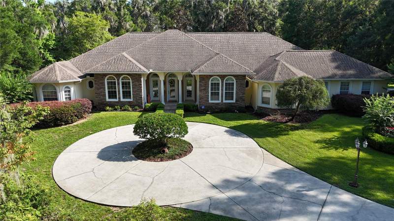 4 bedroom Single Family Residence at 1351 SE 91st Place, Turning Hawk Ranch Un 02, Ocala — photo 4