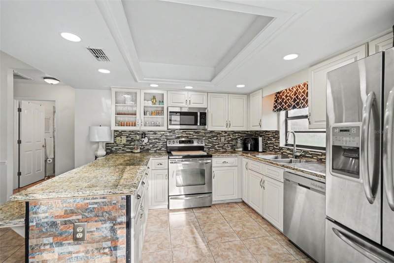 3 bedroom Single Family Residence at 37147 Foxrun Place, Silver Oaks, Zephyrhills — photo 5