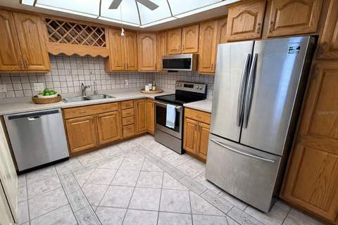 5130 Brittany Drive #807, St Petersburg FL - photo 8 of 32