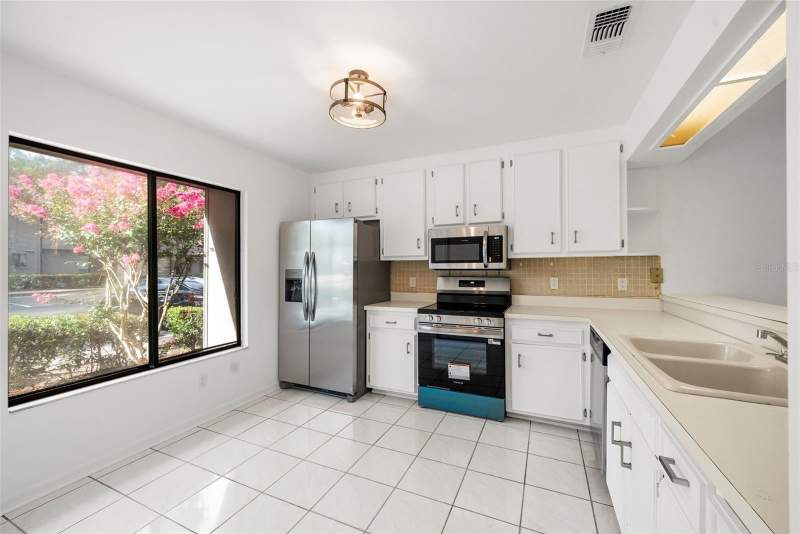 2 bedroom Townhouse at 3723 NW 55th Place, Mile Run Ph II Unit B-2, Gainesville — photo 3