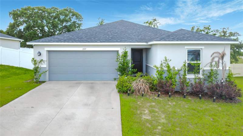 1507 GERANIUM DRIVE home for sale in Gardens Ii/Lake Jackson