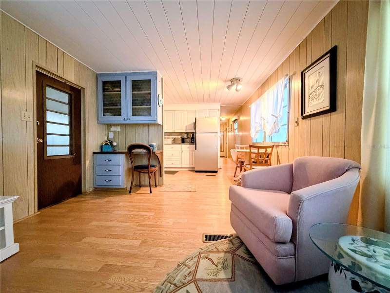 2 bedroom Mobile Home at 855 S Green Circle, Country Club Estates, Venice — photo 3