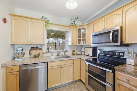 712 Malone Drive, Orlando FL - photo 13 of 32