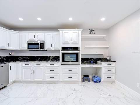 8725 Bay Pointe Drive, Tampa FL - photo 14 of 56