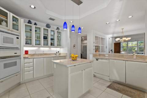 2165 Gulf Of Mexico Drive #121, Longboat Key FL - photo 13 of 60