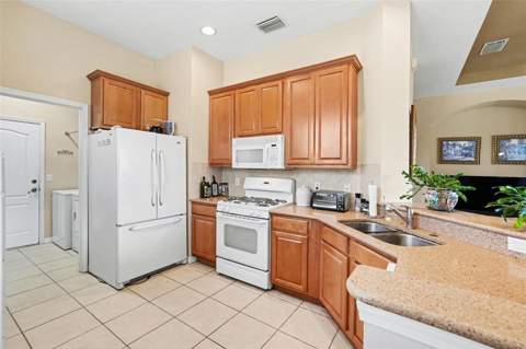 918 Regal Manor Way, Sun City Center FL - photo 7 of 24