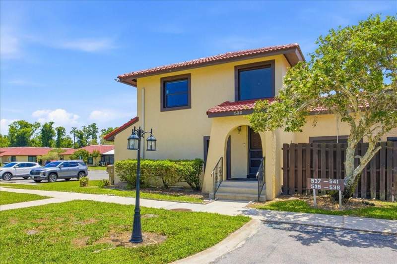 535 HUNTER CIRCLE #535 home for sale in Coopersmith Village at Poinciana