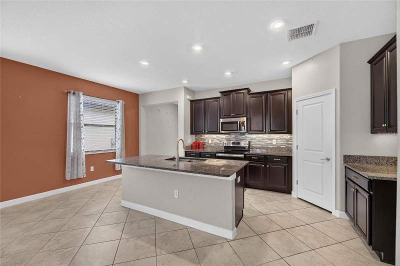 3 bedroom Single Family Residence at 16836 Whisper Elm Street, Forest Brooke Active Adult Ph, Wimauma — photo 5