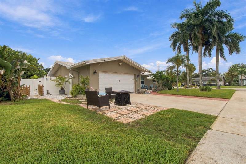 3 bedroom Single Family Residence at 8401 Boulder Place, Bay Crest Park Unit 16, Tampa — photo 2