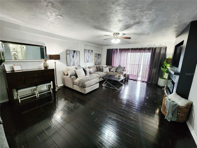 2 bedroom Condominium at 4651 1st Street #306, Racquet Club Northeast Condo The, St Petersburg — photo 2